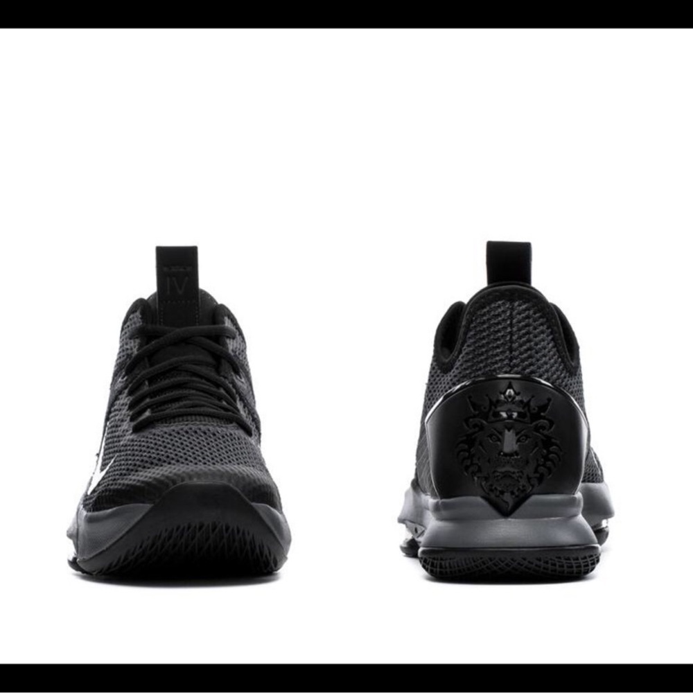 LEBRON WITNESS IV
BLACK/BLACK-IRON GREY

7.5